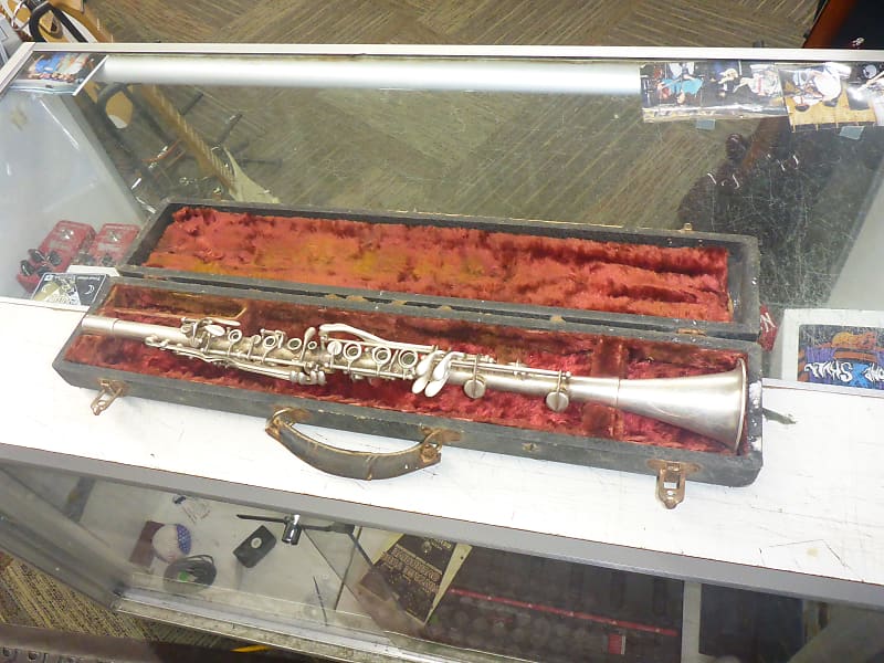 Elkhart Cavalier Clarinet w/Case - Silver Metal | Reverb