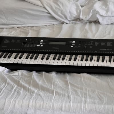 Yamaha PSR-EW300 76-Key Portable Keyboard 2017 - Present - Black