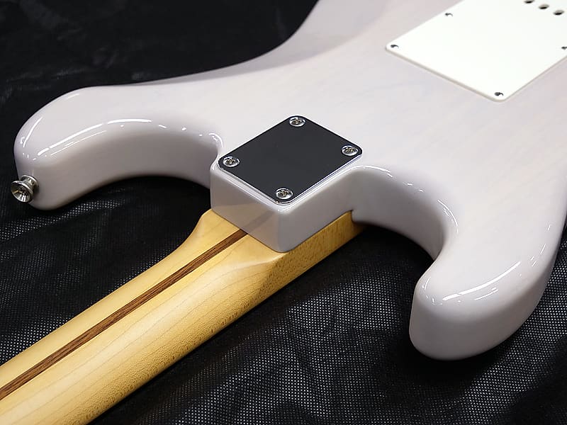 Fender Made in Japan Hybrid 50s Stratocaster HSS SN:2410 Fender Made in Japan Hybrid 50s Stratocaster HSS SN:2410