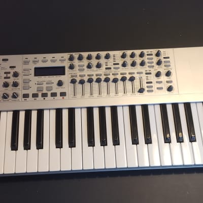 Novation X-Station 49-Key 8-Voice Synthesizer with USB Interface 2004 - Silver