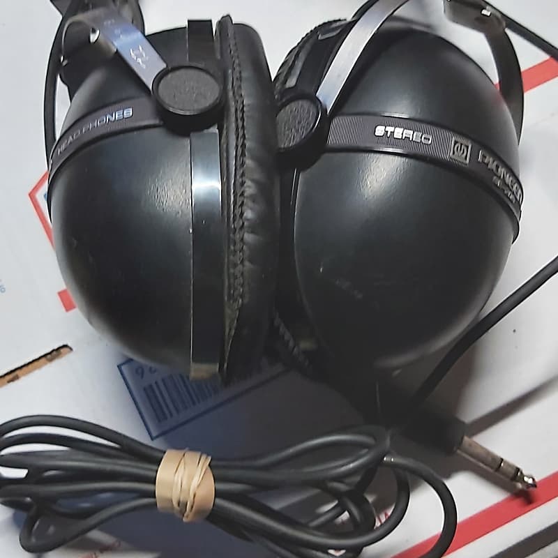 Pioneer Headphones
 Se 205 70's  Blk image 1