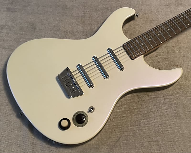 2000 Danelectro Hodad Baritone Ivory Violet Pearl Triple Lipstick