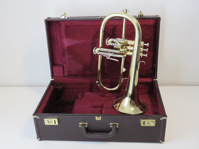 Besson Sovereign BE-947 Flugelhorn in Lacquered Brass with Case