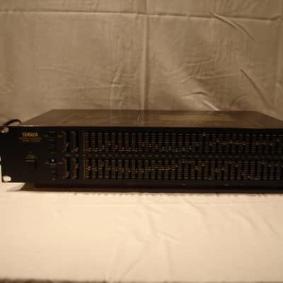 Yamaha  Graphic Equalizer  Model : Q2031A Black