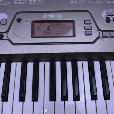 Yamaha EZ-250i Keyboard lighted keys SN 0012521 image 5