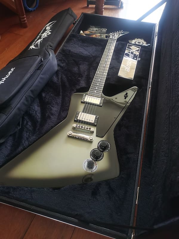 Epiphone Brendon Small Signature Thunderhorse Explorer