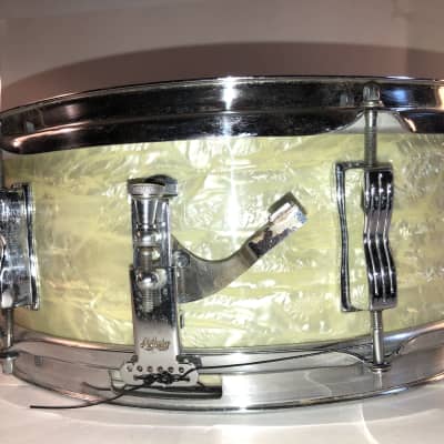 Ludwig No. 491 Pioneer 5x14" 6-Lug Snare Drum with Keystone Badge  1965 White Marine Pearl image 3
