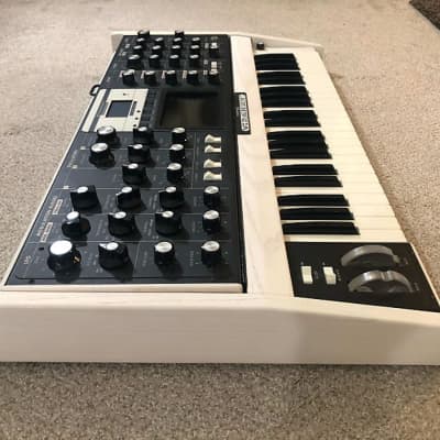 Moog MiniMoog Voyager Select Series Edition 44-Key Monophonic Synthesizer - White Cabinet with Flight Case image 9