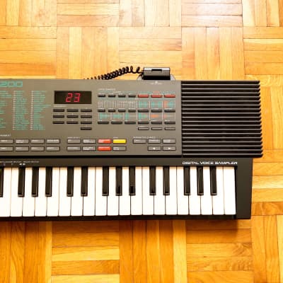 Yamaha VSS-200 sampler sampling keyboard and synth (1988) brother