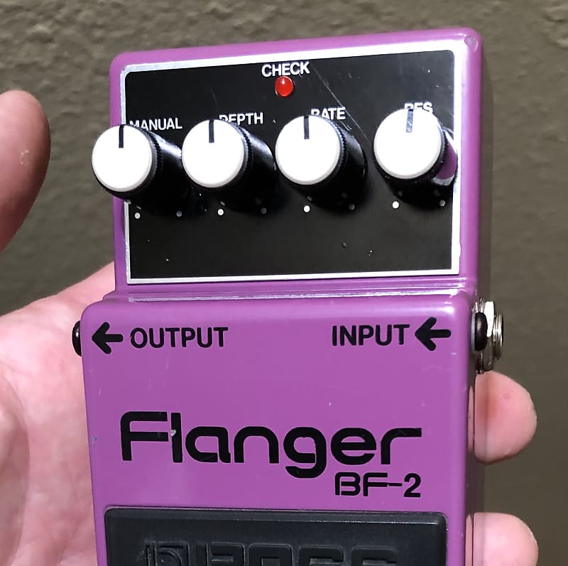 BOSS Flanger BF-2 紫 bf_2_top_main.jpg