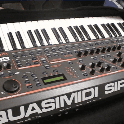 Quasimidi Sirius Groovesynth & Gig Bag (built-in Drum Machine,  Sequencer & Vocoder (includes mic)) image 1