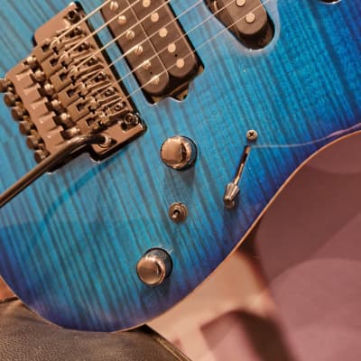 Ibanez RG8560-SPB j. custom Series E-Guitar 6 String - Sapphire Blue + Hardcase image 3