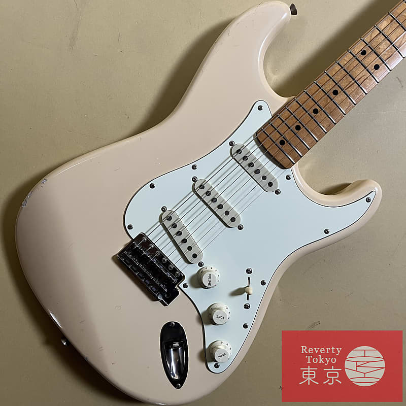 Electric Guitar Fender Japan Stratocaster ST72 VWH Vintage