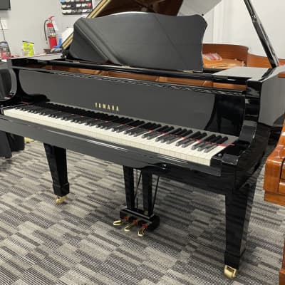 Yamaha Model C3 6'1" Grand Piano 2000 - Polished Ebony image 2
