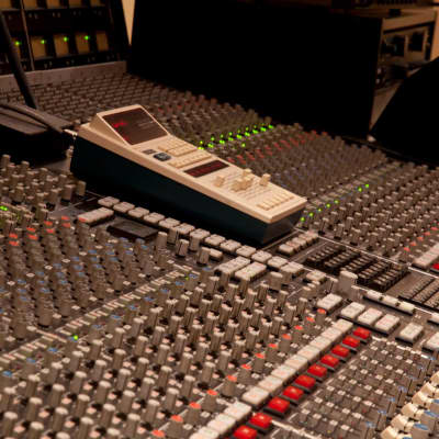 Solid State Logic SSL 4040E/G Console with black EQ's Automation and Total Recall Fully Recapped imagen 3