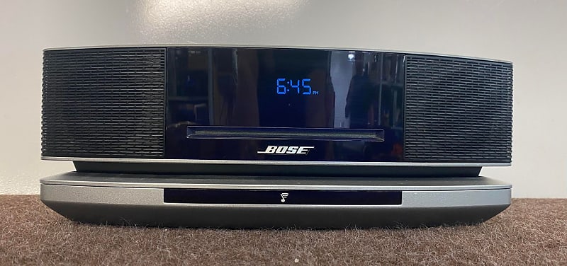 BOSE SoundTouch IV and Pedestal silver Model 412634-SM2. Serviced