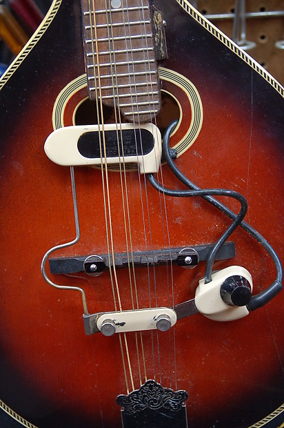 DeArmond White Monkey on a Stick Mandolin Tenor Guitar Pickup 1960 s Blond