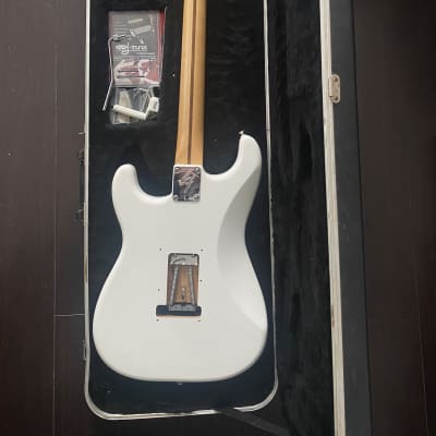 Fender Player Stratocaster Floyd Rose HSS with Maple Fretboard Polar White image 3