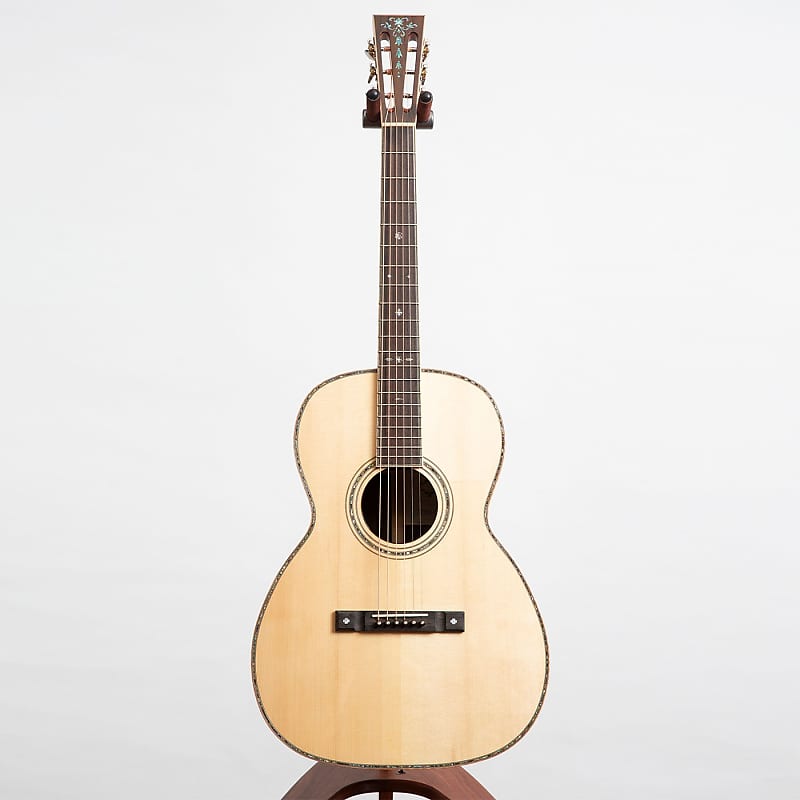 Maestro 00IR Acoustic Guitar, Indian Rosewood & Adirondack Reverb
