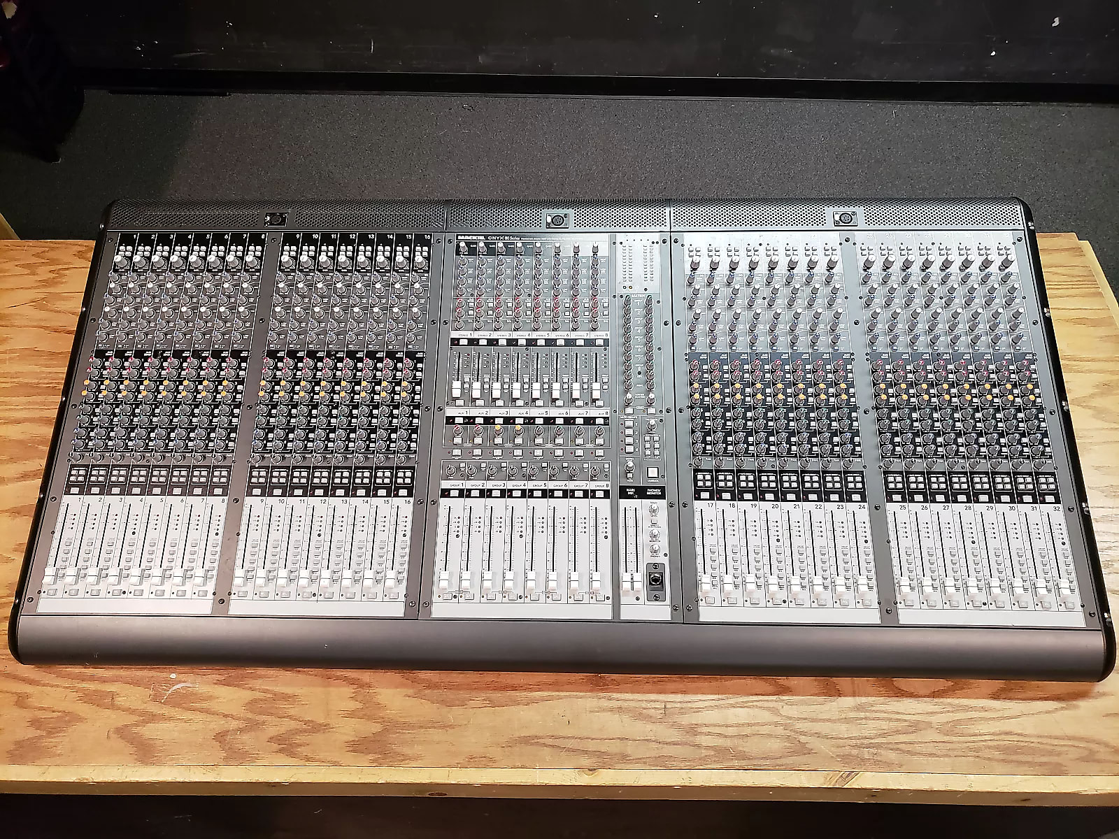 Mackie Onyx 3280 32-Channel 8-Bus Live Sound Reinforcement Console 