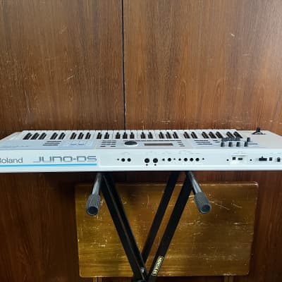 Roland JUNO-DS 61 61-key Synthesizer Special Edition White w/ gig