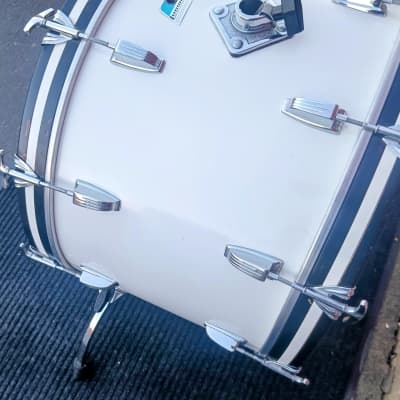 Ludwig Bass Drum 14x22 Mid 70s - White cortex image 3