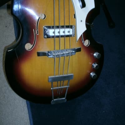 Vox Violin Bass 1966 sunburst image 3