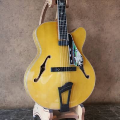 Ribbecke 35th Anniversary Archtop 2009 - Lacquer image 3