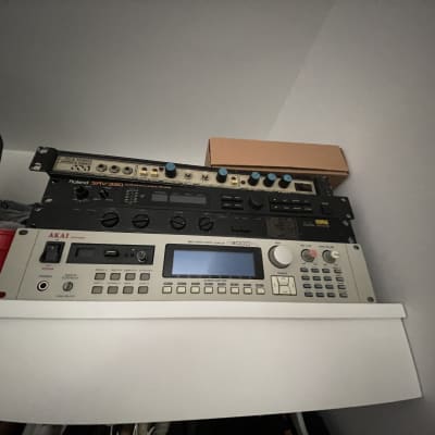 Akai S3000XL MIDI Stereo Digital Sampler 1996 - White