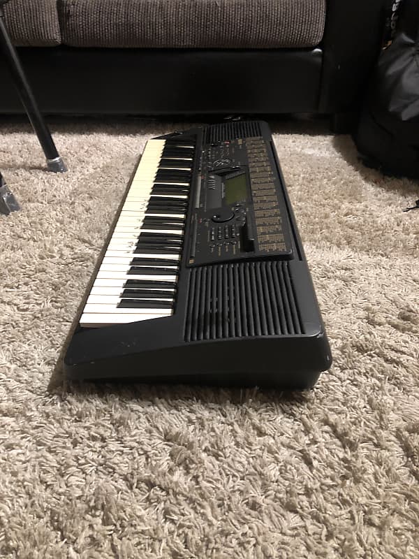 Yamaha PSR 520 keyboard and arranger Mid - late 90's - Black