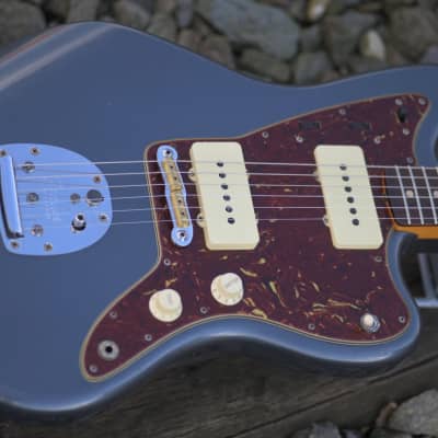 Fender Custom Shop '66 Jazzmaster Journeyman Relic - Charcoal frost Metallic Over Chocolate 3-Tone Sunburst image 13