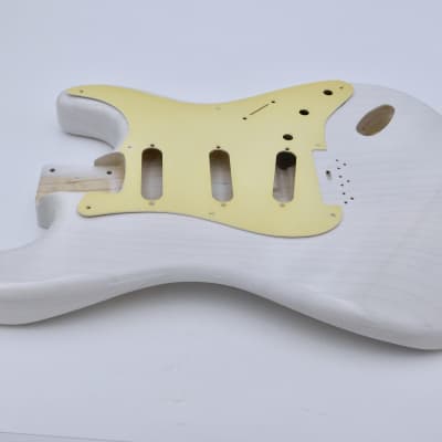 4lbs 3oz BloomDoom Nitro Lacquer Aged Relic White Blonde Hardtail S-Style Vintage Custom Guitar Body image 5