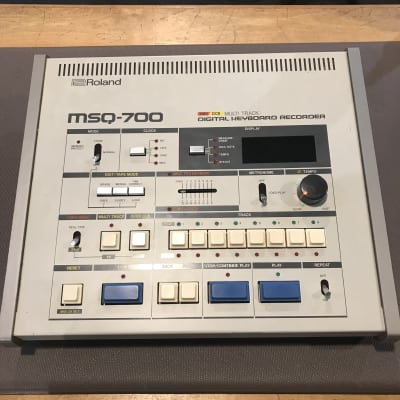 Roland MSQ-700 Multitrack Digital Keyboard Recorder 1984 - 1986 - Beige