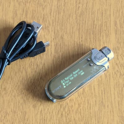 SONY　ソニー　NW-E505 Sony Network Walkman 512 MB Digital Music Player - FM Tuner