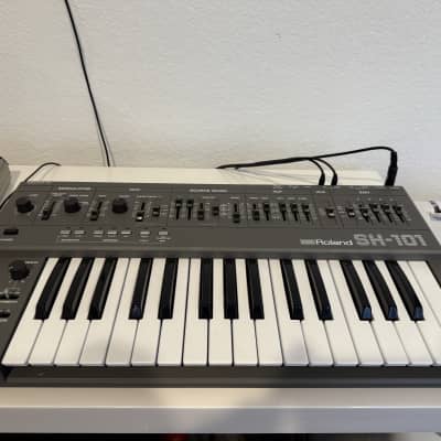 *Serviced* Roland SH-101 Monophonic Synthesizer w/ Case