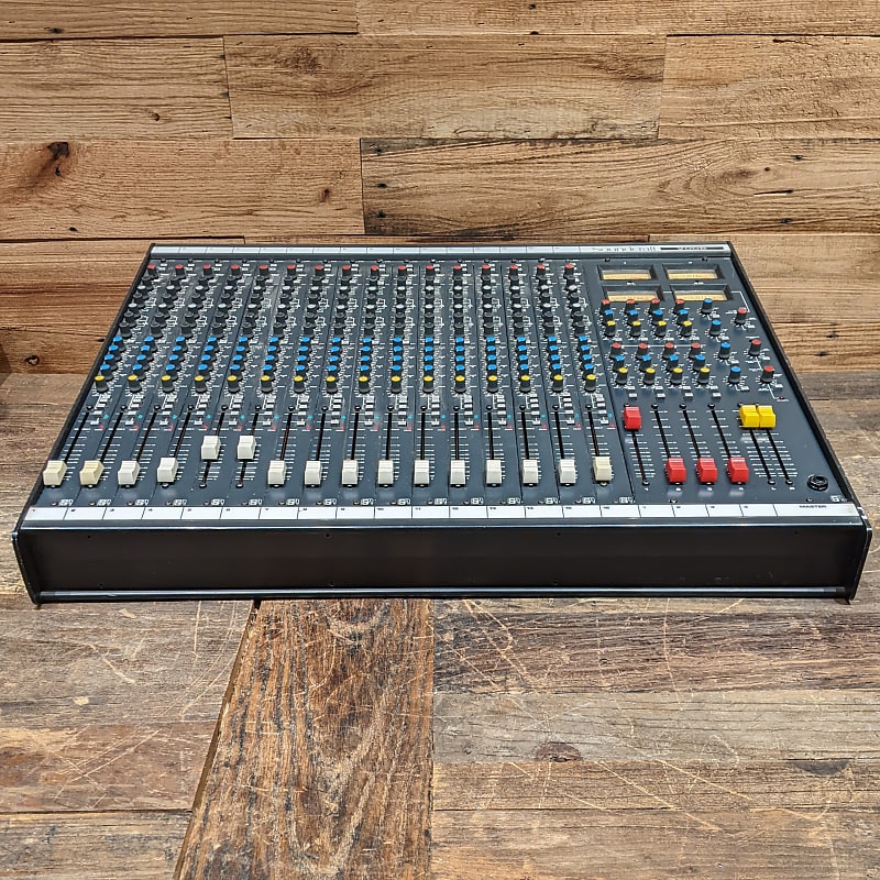 Soundcraft Series 200B 16-Channel 4-Bus Mixing Console | Reverb