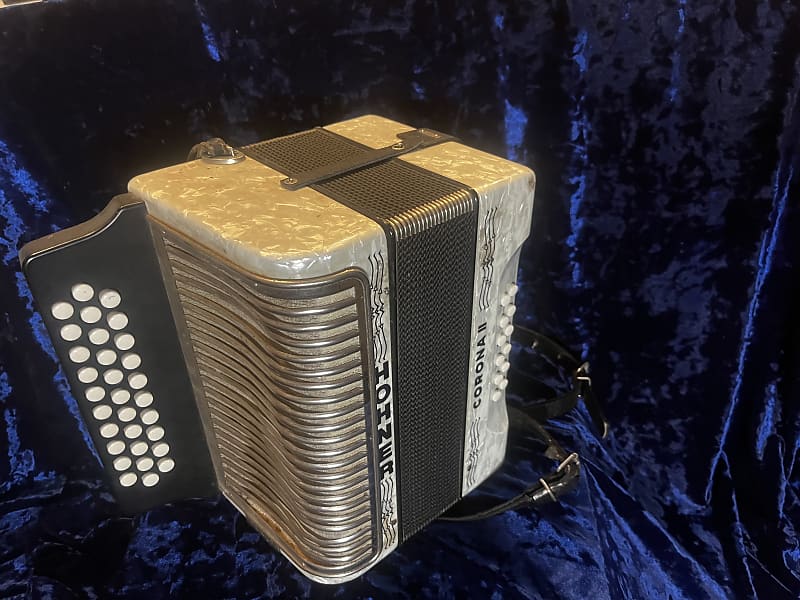 Hohner Corona II Accordion Reverb