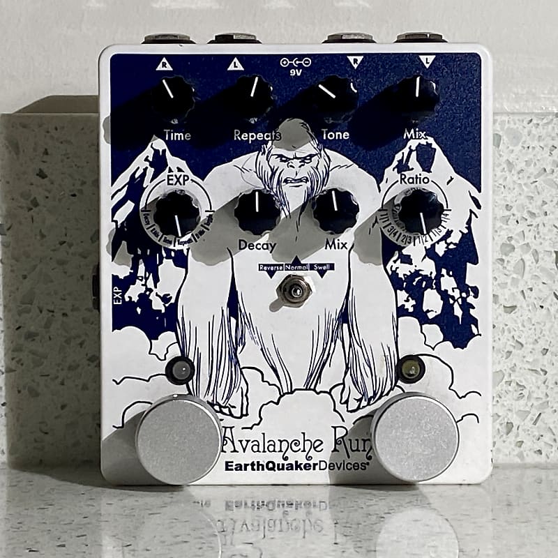 EarthQuaker Devices Avalanche Run Stereo Delay & Reverb with | Reverb