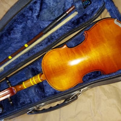 Suzuki Model 220 (1/16 Size) Violin, Japan, 1978, with case & bow image 4