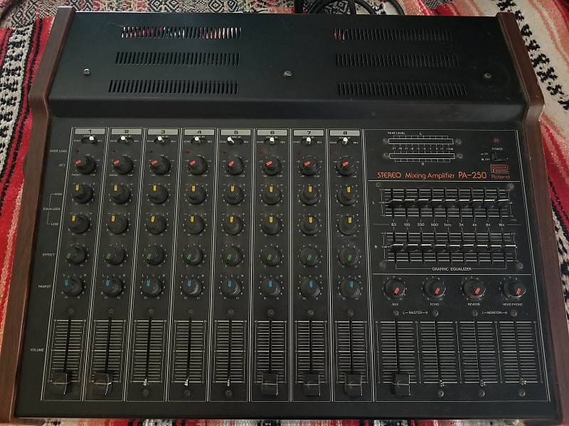 Roland PA-250 Stereo Mixing Amplifier 1980 Black/ Wood