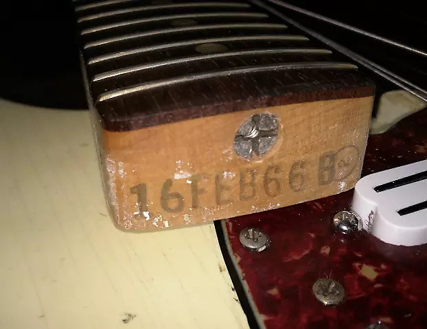 Fender Mustang 1966 Olympic White Thin Nitro Relic SD Fender Mustang 1966 Olympic White Thin Nitro Relic SD