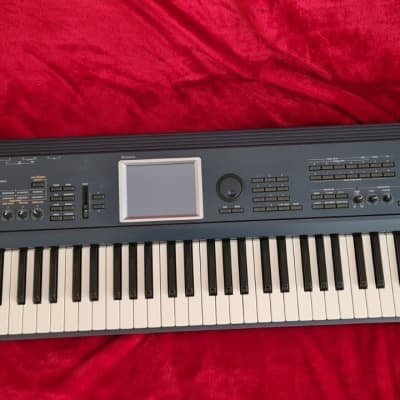 Korg Triton Extreme 76 Workstation Sampler Synthesiser Sequencer 2006 - Perfect condition With MOSS Card and 3 Gigabyte of RAM