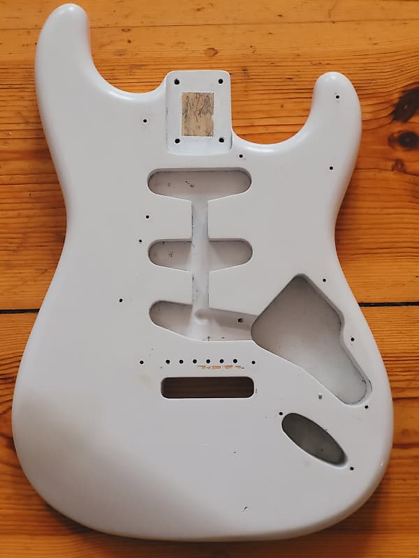 ギター Stratocaster body Amazon.com: Musiclily Pro SSS/HSS Alder Strat Style Electric