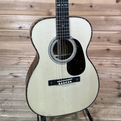 Martin Custom Shop 00 Italian Spruce/Guatemalan Rosewood Acoustic Guitar - Natural image 1
