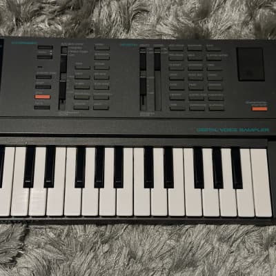 Yamaha VSS-100 Vintage LoFi Digital Voice Sampler FM Synthesizer 8bit 80s vss30 200 casio sk1