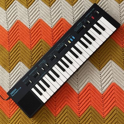 Yamaha Synth Keyboard - 1980’s Made in Japan 🇯🇵! - Mint Condition with Original Case! - Onboard Drums! - Beach House Vibes! - image 2
