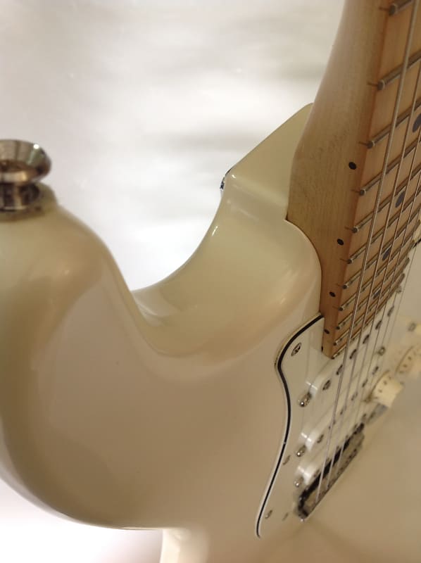 Squier Deluxe Stratocaster 2011 Pearl White