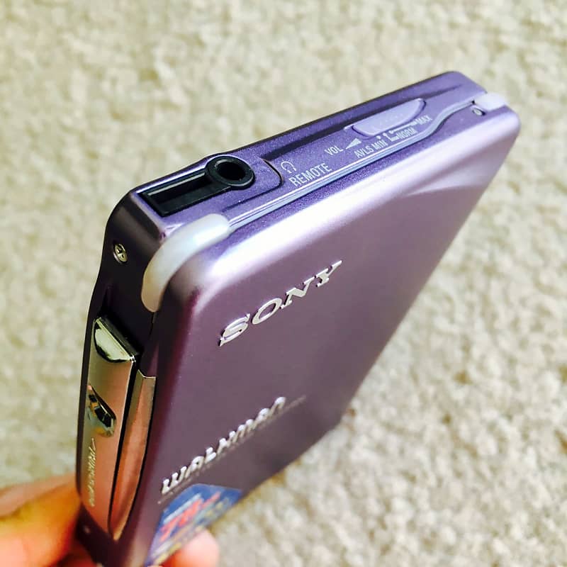 Sony WM-EX900 Walkman Cassette Player, Nice Purple Color ! Working Great !