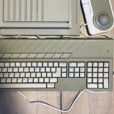 Atari Mega STE w/ Cubase 1 &3, Keyboard, Trackball and Monitor image 3