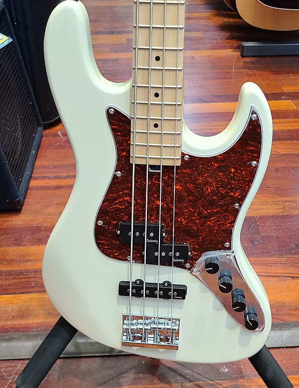 Sadowsky Metro Express PJ Bass with Sadowsky gig bag Olympic Sadowsky Metro Express PJ Bass with Sadowsky gig bag Olympic